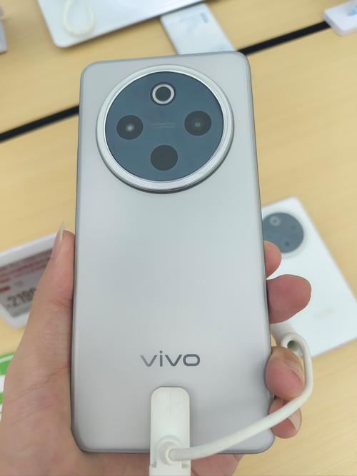 买vivo手机在vivo官方网站上面买好?还是在京东上面购买比较好?