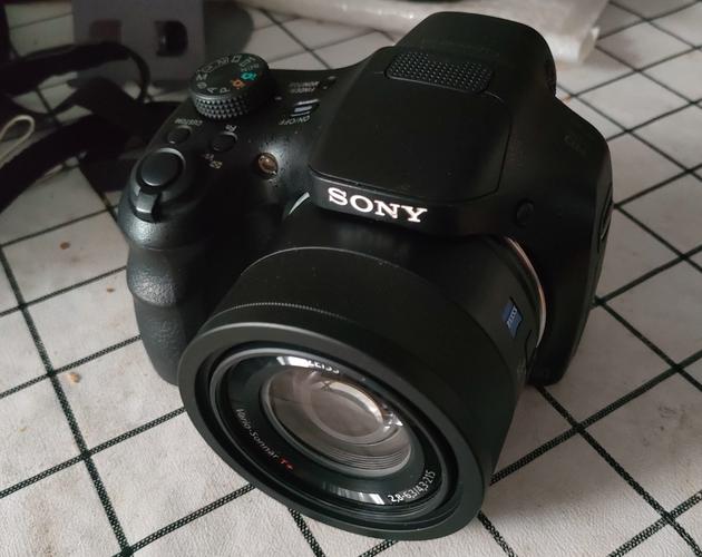 索尼的数码相机在3000『5』000元哪款好一些?谁能够指点一下?