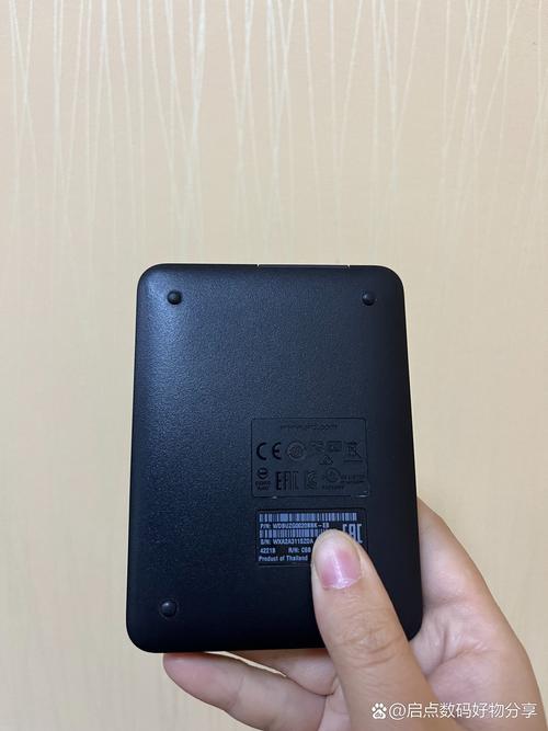 西部数据移动硬盘1t刚刚拿到、怎么用