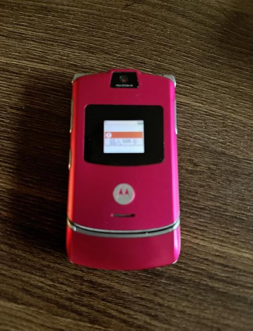 经典翻盖刀锋变身全屏V3,它能否再续MOTO的辉煌?