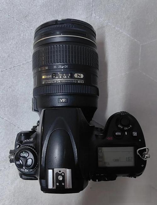 尼康D700和尼康D7000选谁更好