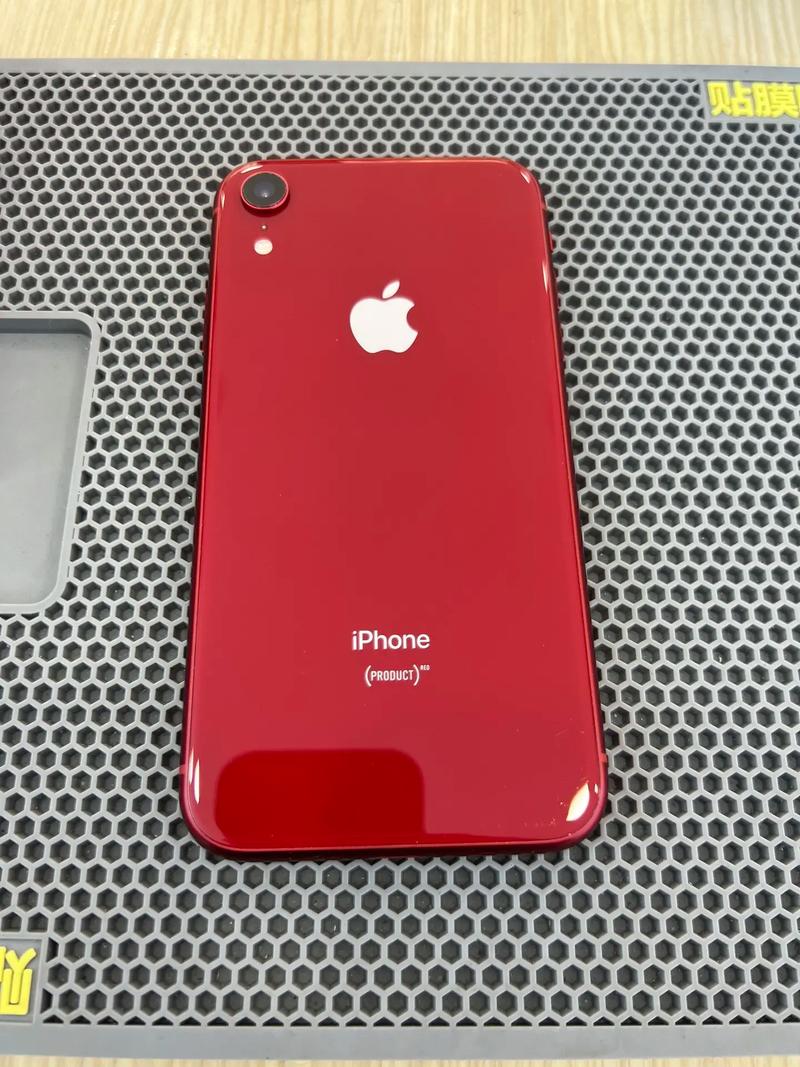 苹果掀起红色革命,三星华为表示不服,60%用户在看戏!