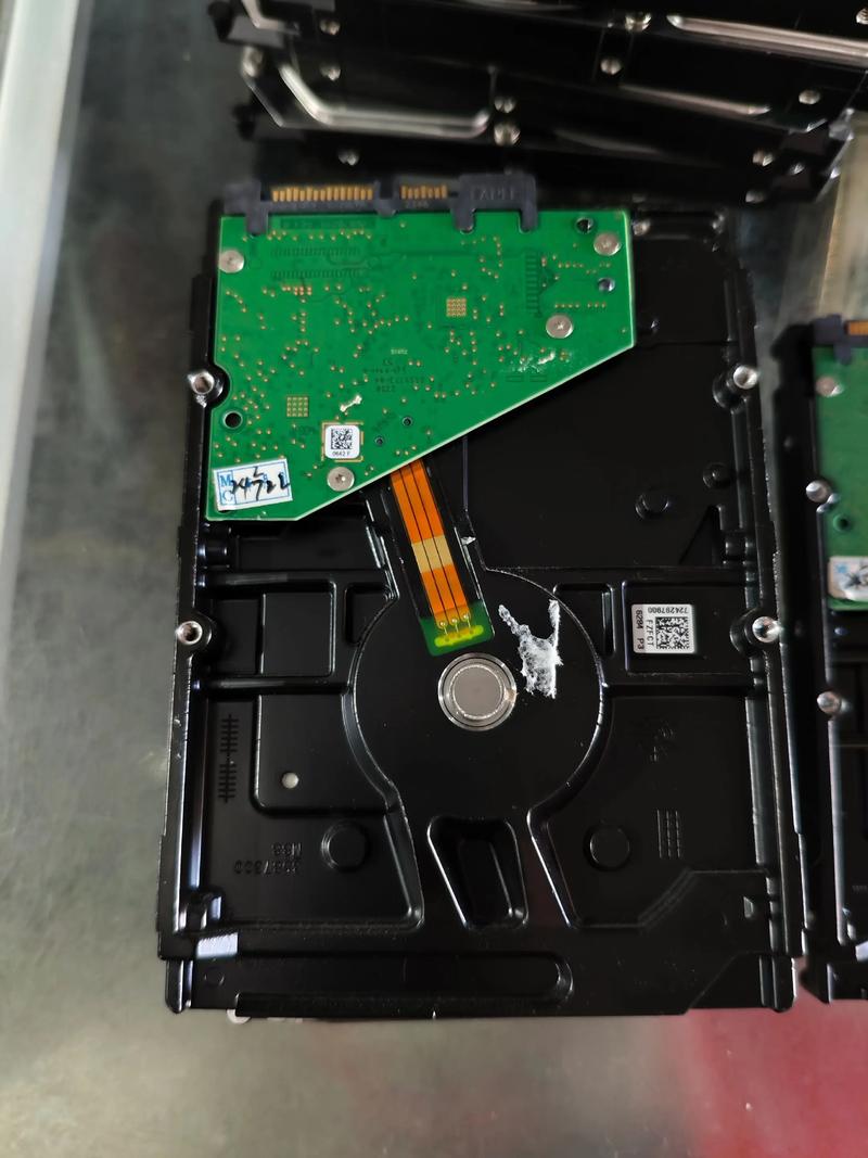 2t的移动硬盘如何分区