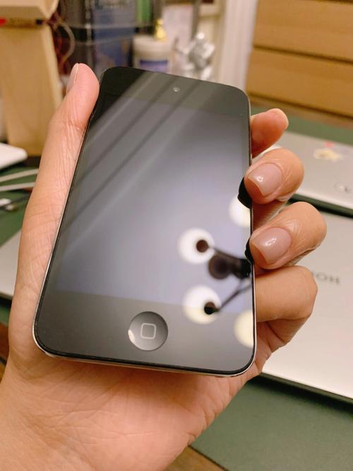 itouch4和iphone4的正面外观是一模一样吗?另外配置有什么不同呢?_百度...