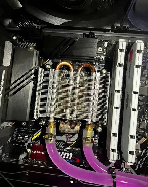 谁做过CPU水冷的散热器?其中的热循环液体用什么比较好?