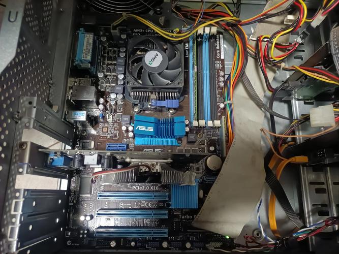 华硕M5A78L?LE?(AMD?780GX?890GX)?比较高可配什么CPU和显卡???