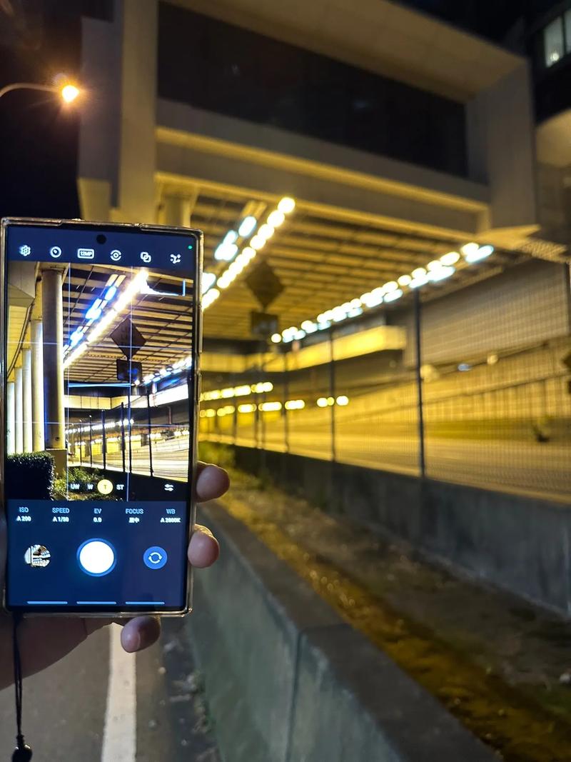 三星最新款手机和数码相机?