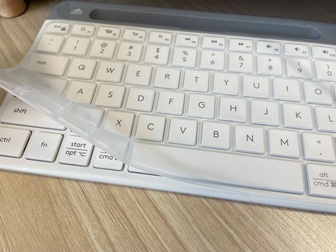 键盘膜可以合上电脑也一直贴着吗