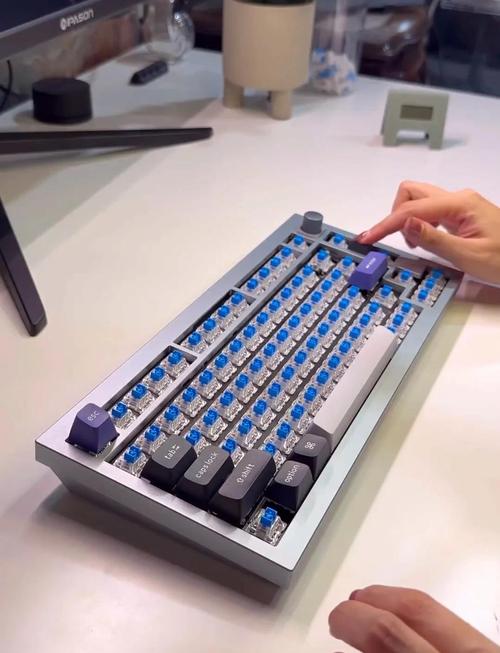 键盘轴怎么卸下来