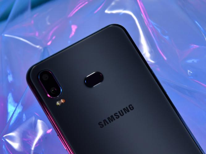 全面屏手机哪款性价比高?三星A6s怎么样?