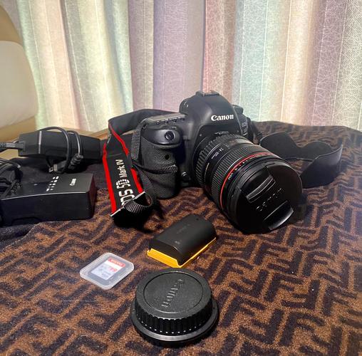 现在二手5D佳能5D费用多少呀