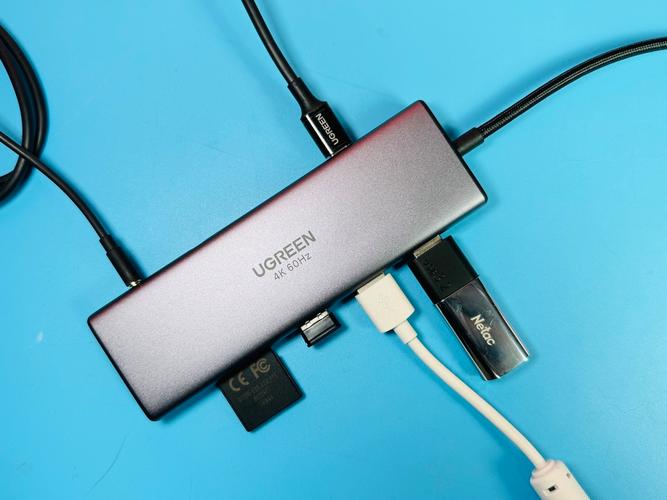 要是有觉得笔记本插口不够用的朋友,完全可以入手一个扩展坞