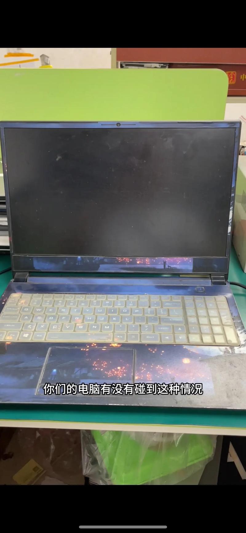 机械师电脑屏幕框裂开机械师笔记本屏幕内部损坏