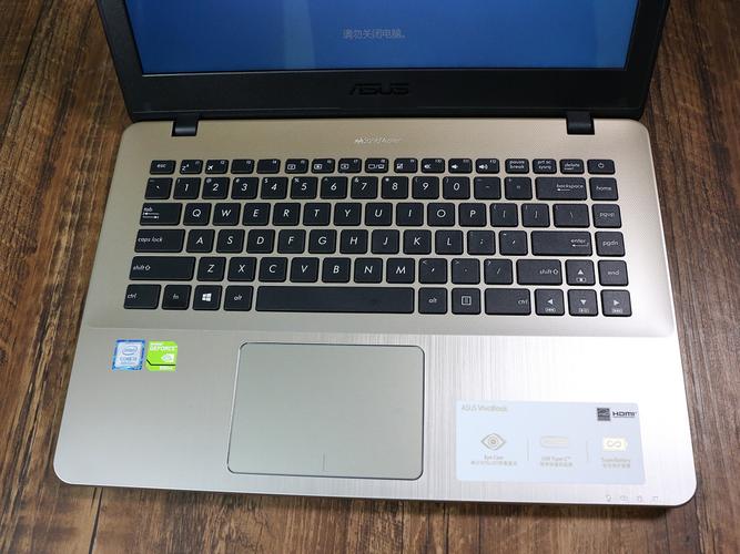 刚买的华硕笔记本电脑玩游戏会卡是什么原因?