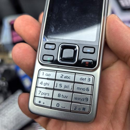 诺基亚x5中安装手机卡详细操作步骤