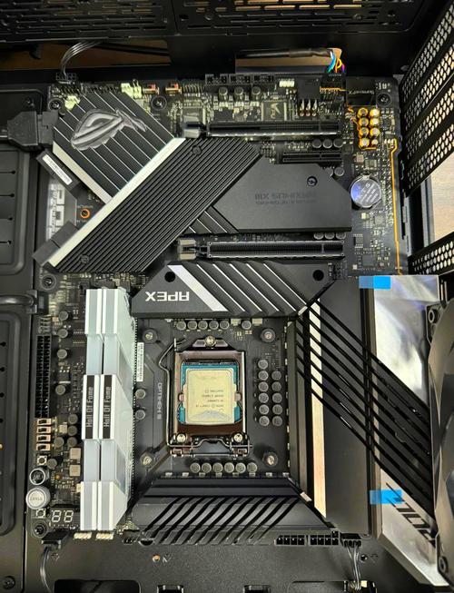 z590刀锋板搭配什么cpu