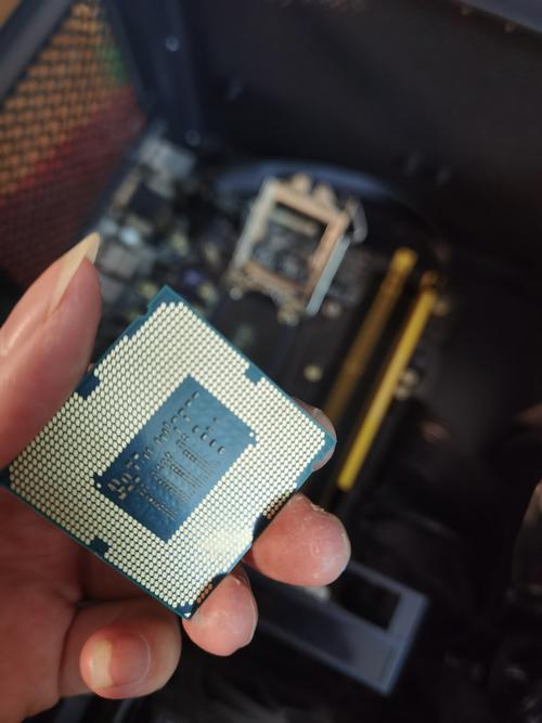 ...个CPU大神帮我看看我这破笔记本能换的比较好的CPU是什么?