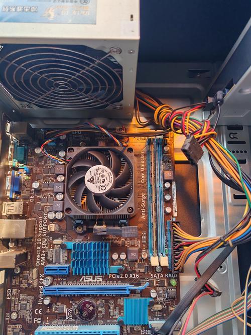 电脑里有几个风扇,怎么看它是哪个,起什么作用?