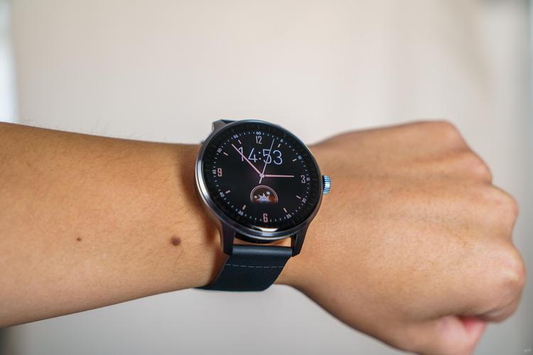 大屏智能手表适合50岁男的