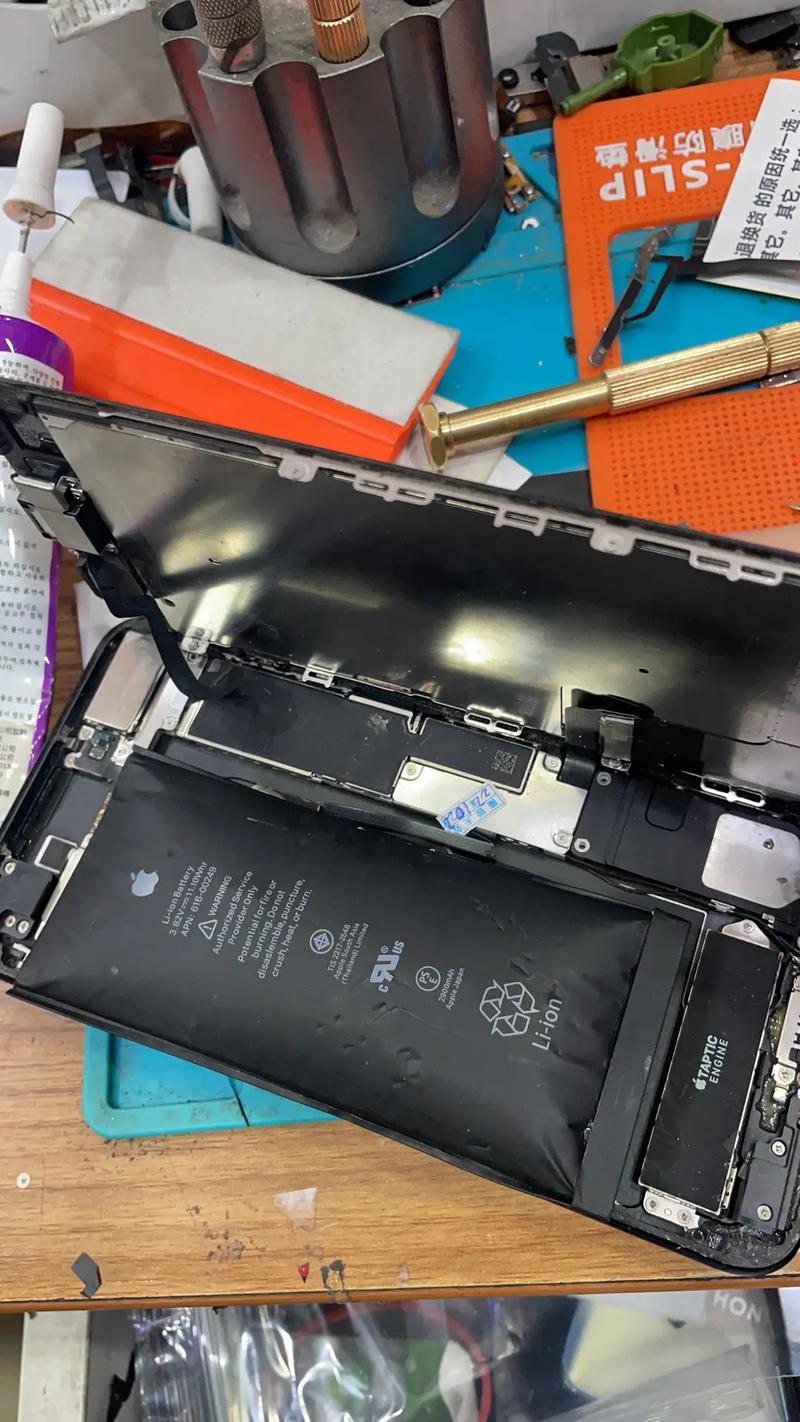 手机电池鼓包不能用,换苹果6的电池要多少钱一块?