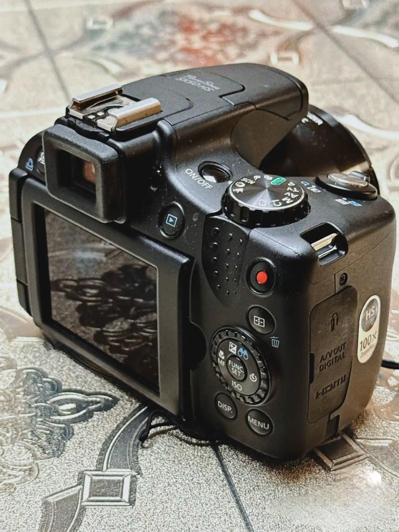 哪个能告诉我,宾得X『5』和佳能SX50HS哪个更好一点?有谁晓得?