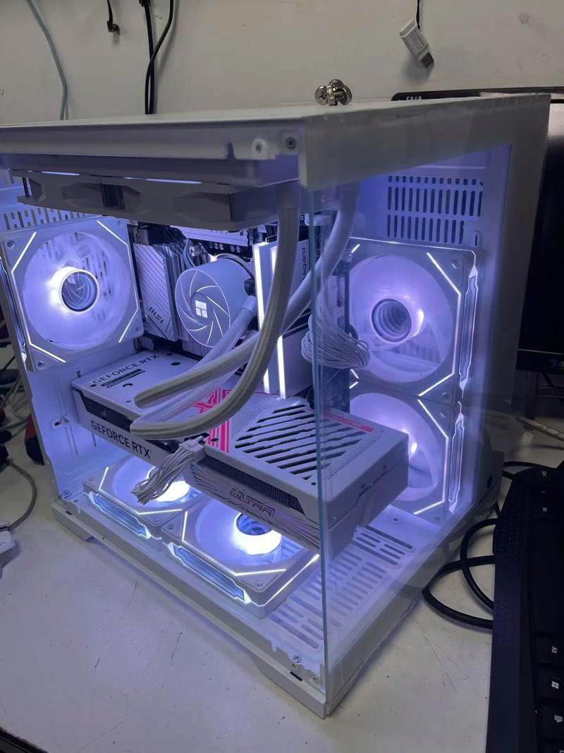 请问一下水冷机箱要换水吗