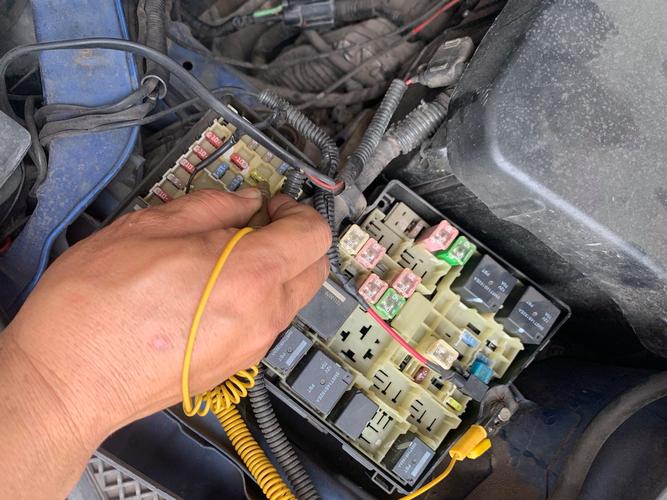 空调外机启动声大风扇不转什么原因