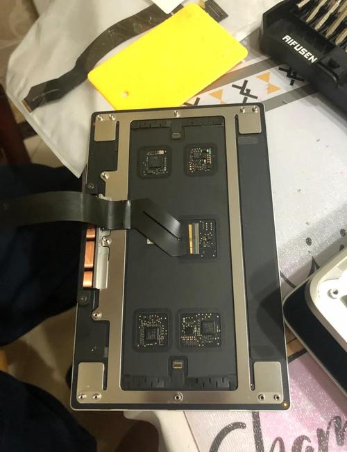 笔记本显示屏排线坏了怎么修