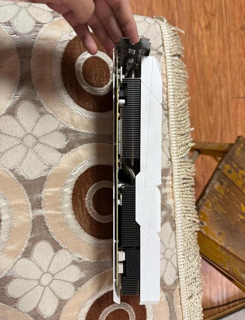 影驰和七彩虹哪个好