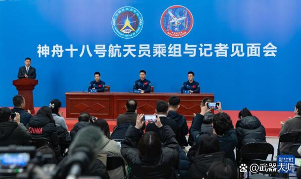 神舟八号没有航天员进行任务的原因是什么?