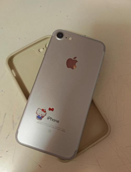 台湾买的iphone4s能在大陆用么?移动的卡行么?