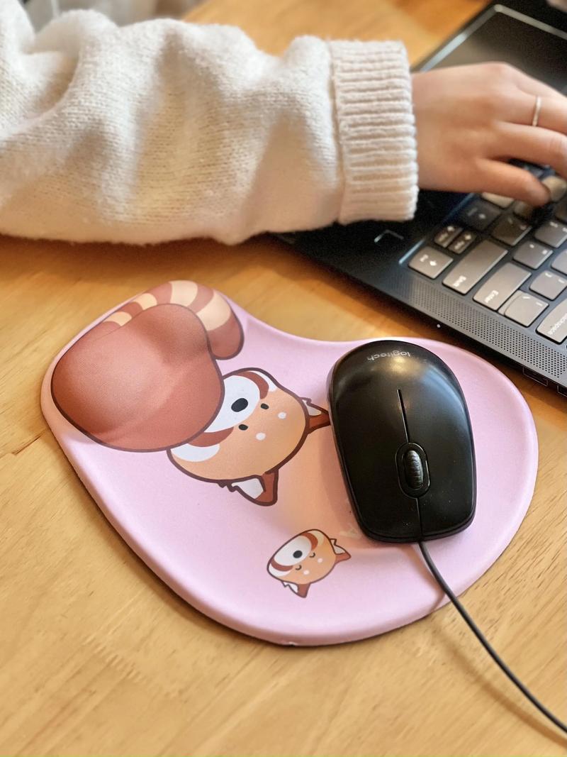 带腕托的鼠标垫好呢还是不带腕托的鼠标垫好?感觉有腕托的鼠标垫一般都...