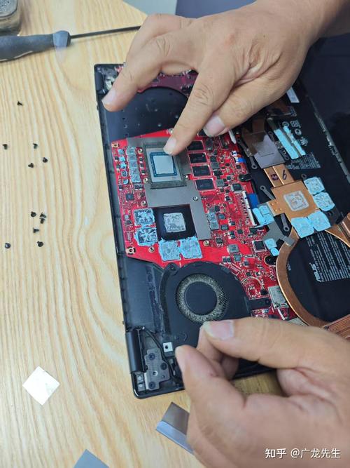 ROG的液金散热确实是大坑