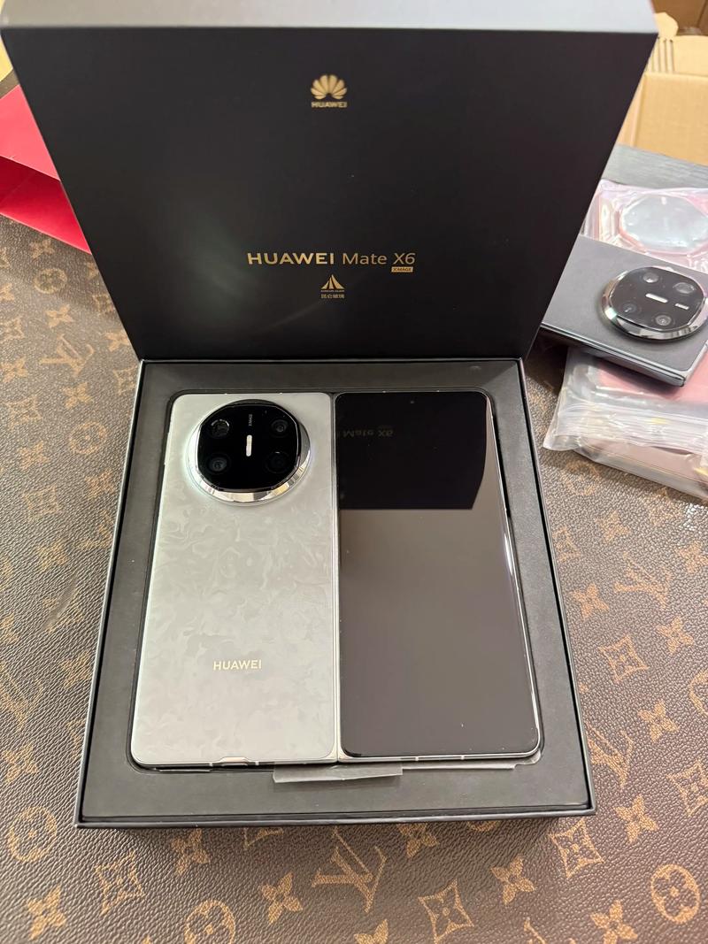 华为手机原装膜拿去店里贴需要多少钱?