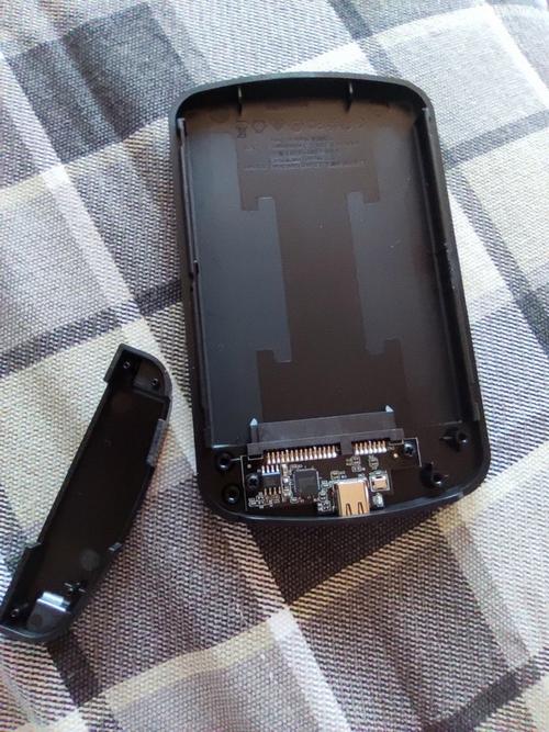 移动硬盘盒怎么拆开?