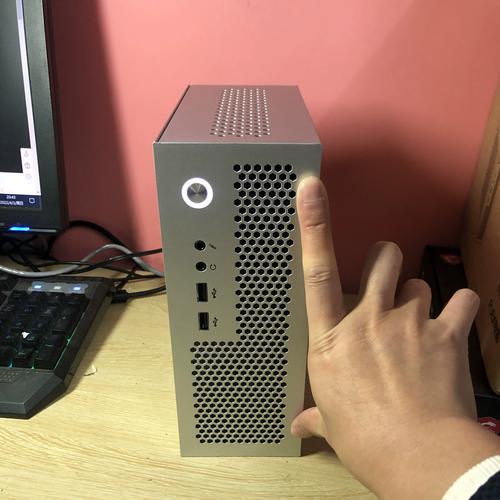 AOC新款电竞显示器发布;惠普EliteDesk迷你主机来了