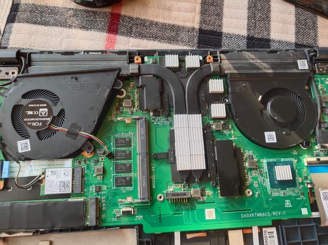 华硕笔记本风扇加油孔在哪