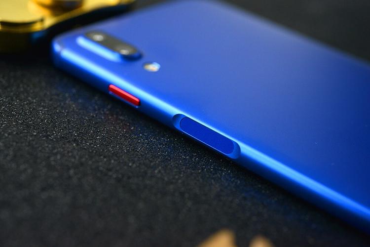 魅蓝E3是否双卡双待