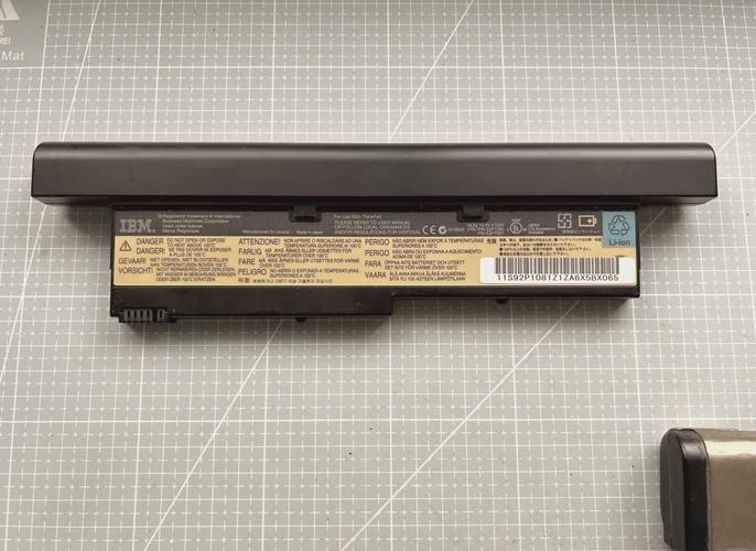 宏基笔记本电脑的电池宏基笔记本MS2307电池怎么拆