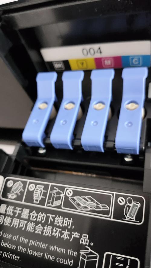 爱普生R230彩色打印机墨盒显示墨都正常但是打印只有黑白色为什么呢?