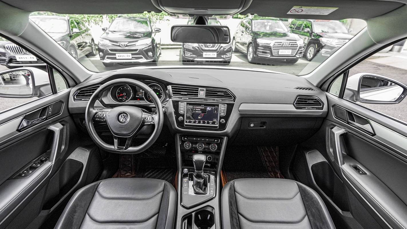 汽车换个显示屏大概多少钱一个