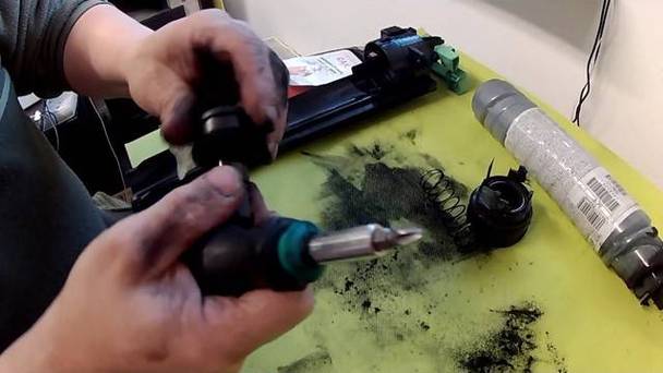 惠普P1108打印机,原装硒鼓墨盒,第一次加粉后打印很模糊,颜色特别浅...