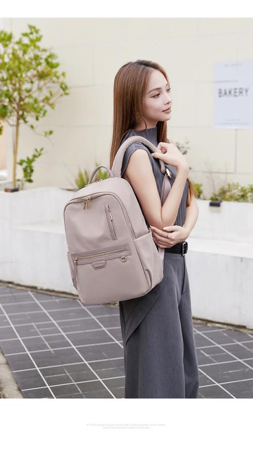 这个包包能不能装笔记本电脑14寸