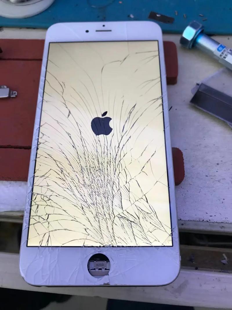 苹果7P玻璃外屏碎了,去官方售后换一个多少钱