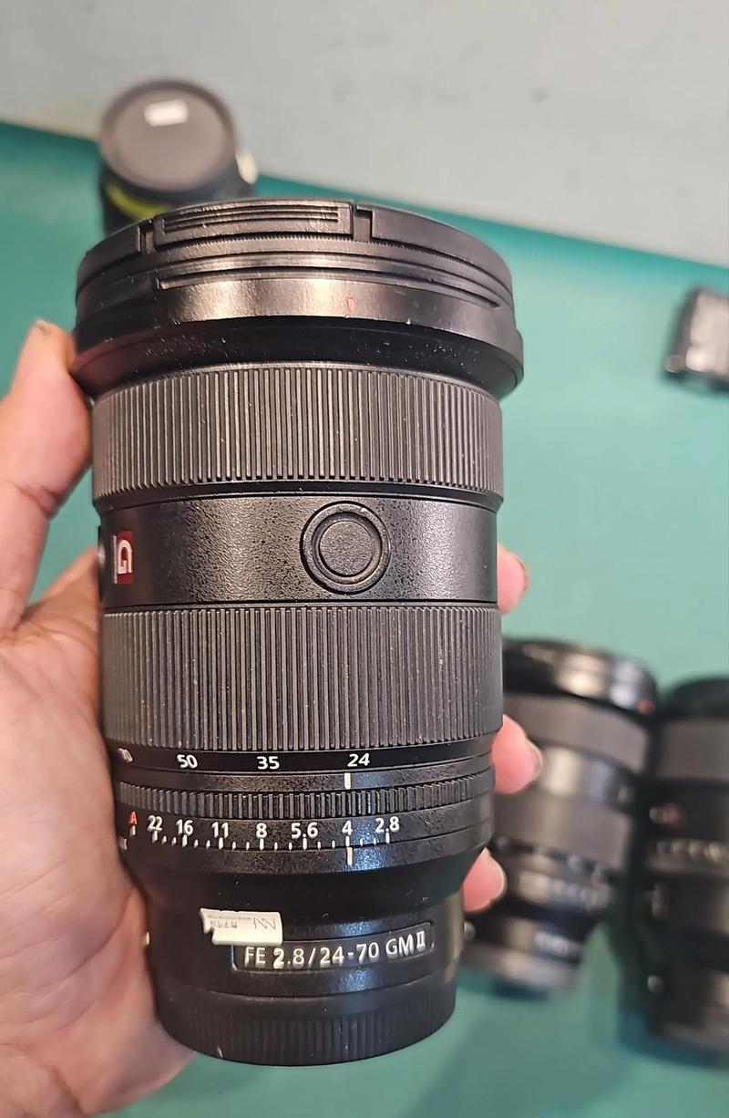 索尼70『2』00f2.8gm2对比70『2』00f4g2