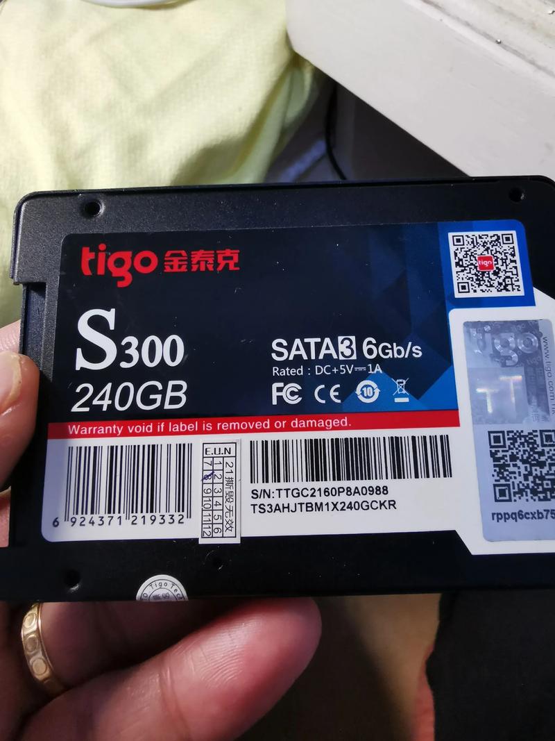 硬盘240g打游戏够用吗