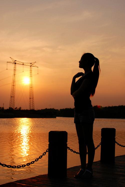 尼康d3000和尼康d70s哪个好?