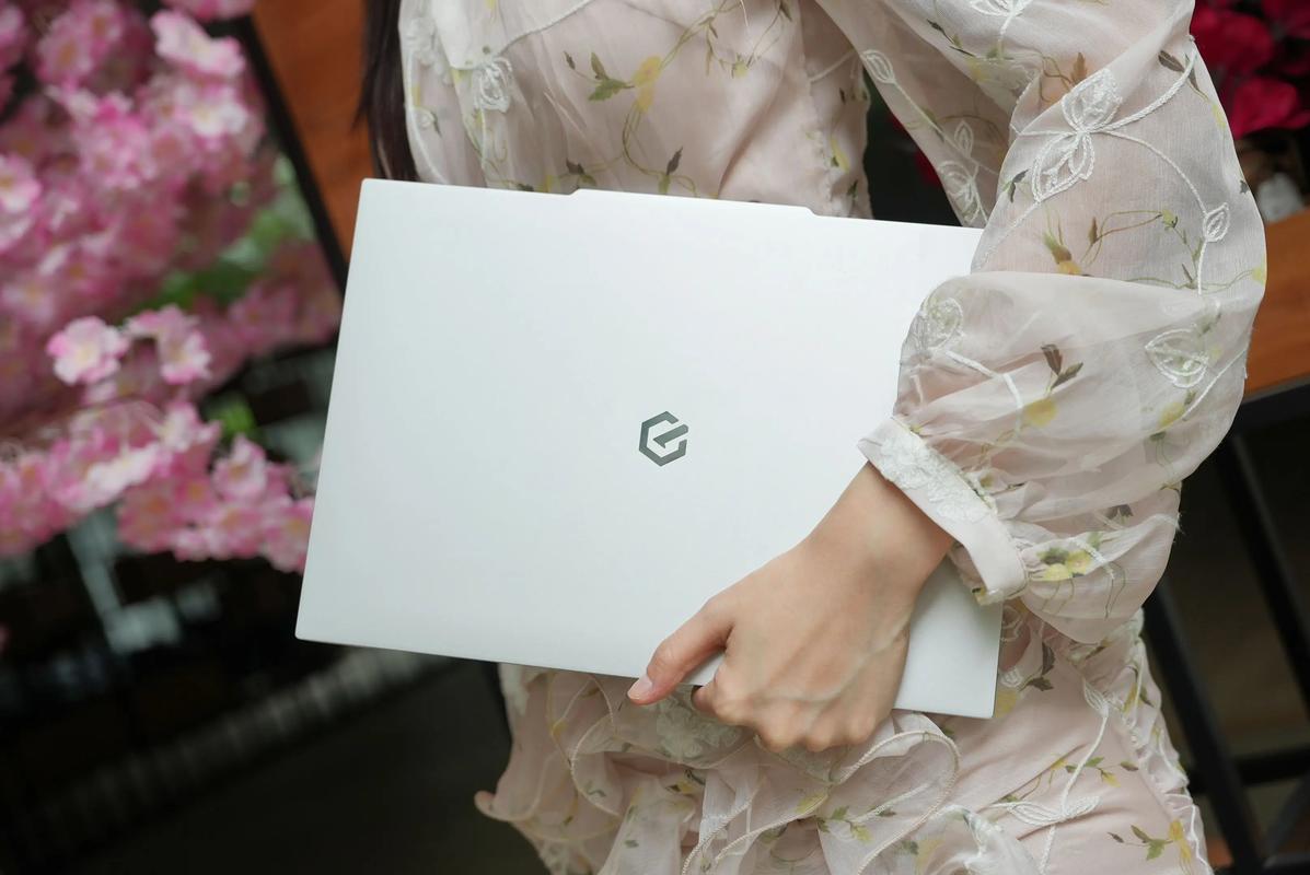 三四千的笔记本电脑推荐?轻薄便携续航强