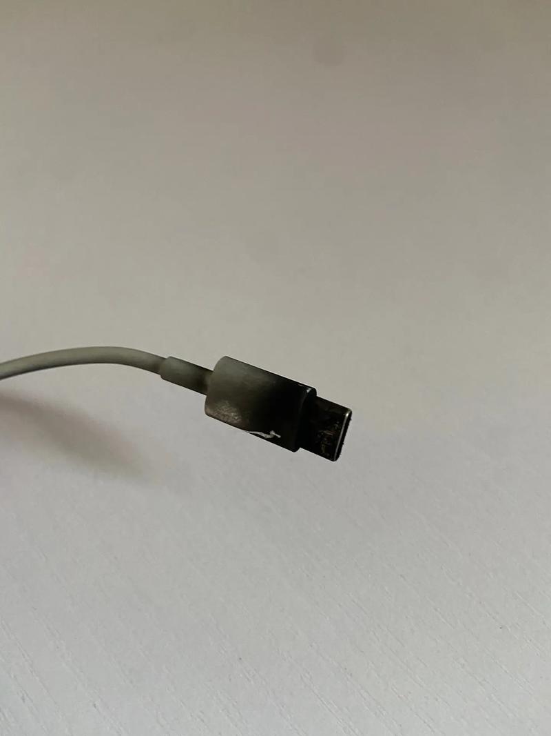 买苹果的数据线是买原配的好,还是随便买一个也能用?