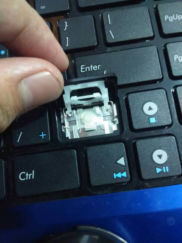 笔记本电脑的键盘被抠出来了怎么办?